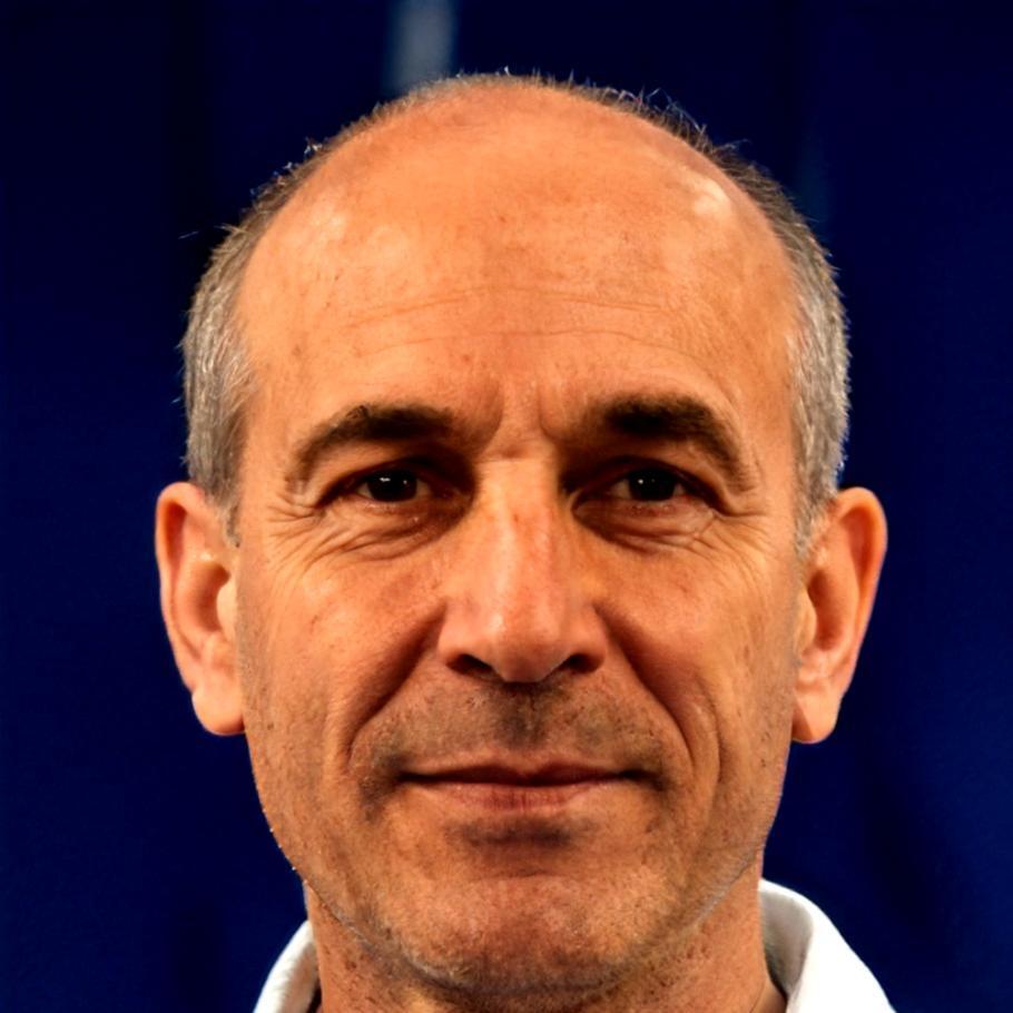 Portrait von Helmut Becker, leitender Finanzanalyst bei citriventhera